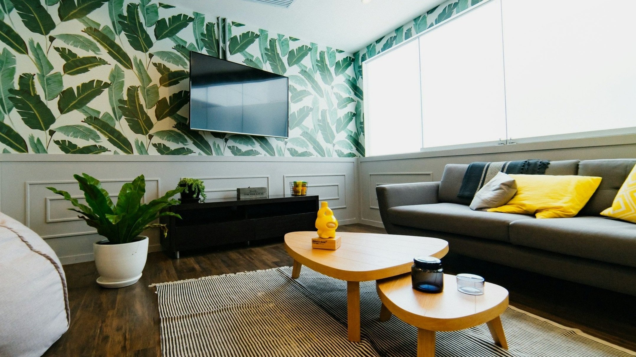 Modern wallpaper installation project 4